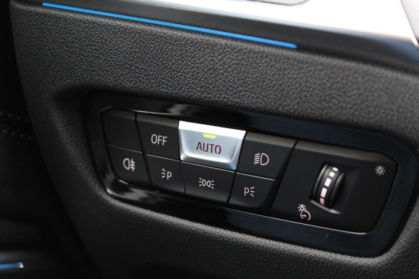BMW 3-serie 330e xDrive M-Sport | Panoramadak | Widescreen | Harman Kardon | Head-up | BLIS