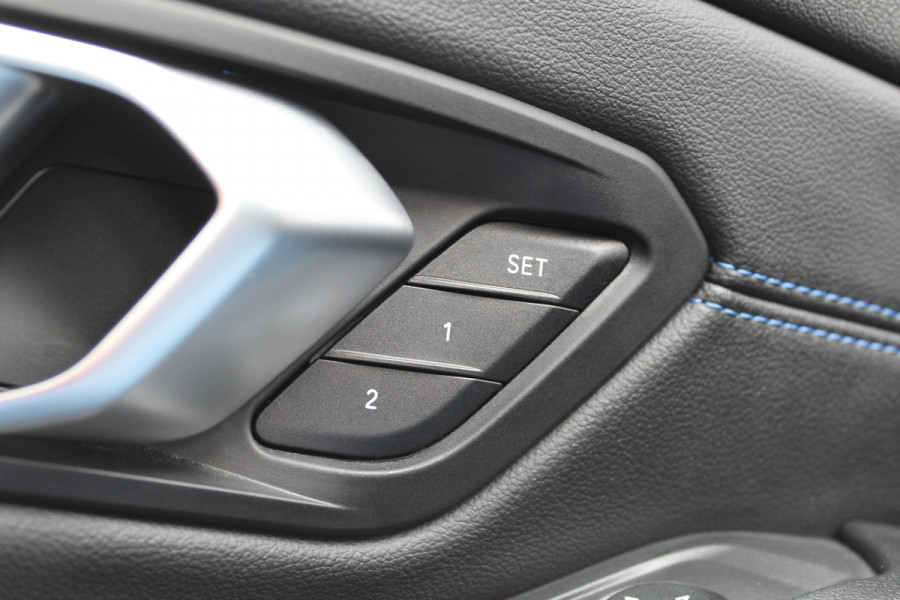 BMW 3-serie 330e xDrive M-Sport | Panoramadak | Widescreen | Harman Kardon | Head-up | BLIS