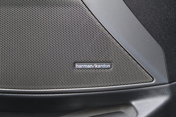 BMW 3-serie 330e xDrive M-Sport | Panoramadak | Widescreen | Harman Kardon | Head-up | BLIS