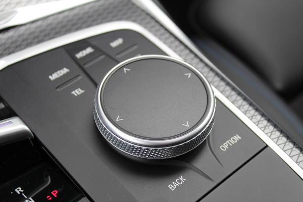 BMW 3-serie 330e xDrive M-Sport | Panoramadak | Widescreen | Harman Kardon | Head-up | BLIS