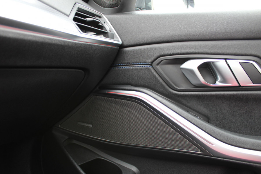 BMW 3-serie 330e xDrive M-Sport | Panoramadak | Widescreen | Harman Kardon | Head-up | BLIS