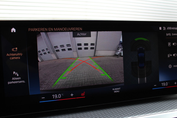 BMW 3-serie 330e xDrive M-Sport | Panoramadak | Widescreen | Harman Kardon | Head-up | BLIS