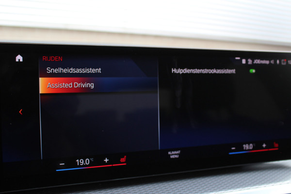 BMW 3-serie 330e xDrive M-Sport | Panoramadak | Widescreen | Harman Kardon | Head-up | BLIS