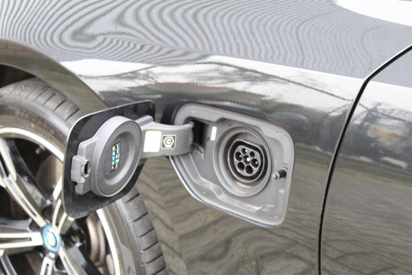 BMW 3-serie 330e xDrive M-Sport | Panoramadak | Widescreen | Harman Kardon | Head-up | BLIS