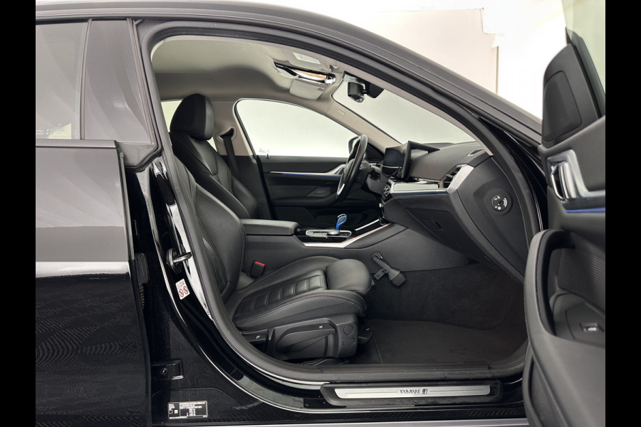 BMW i4 eDrive40 High Executive 84 kWh [ 3-Fase-11kW ] {SOH-95%} (INCL.BTW) Aut. *HEATPUMP | LEATHER | FULL-LED | DIGI-COCKPIT | HEATED-SPORTSEATS | CAMERA | KEYLESS | HIFI-SOUND | PRIVACYGLASS | ECC | AMBIENTLIGHT | PDC | HEAD-UP | CRUISE | 17''ALU*