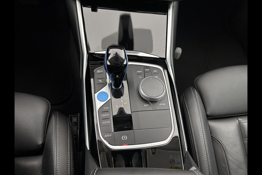 BMW i4 eDrive40 High Executive 84 kWh [ 3-Fase-11kW ] {SOH-95%} (INCL.BTW) Aut. *HEATPUMP | LEATHER | FULL-LED | DIGI-COCKPIT | HEATED-SPORTSEATS | CAMERA | KEYLESS | HIFI-SOUND | PRIVACYGLASS | ECC | AMBIENTLIGHT | PDC | HEAD-UP | CRUISE | 17''ALU*