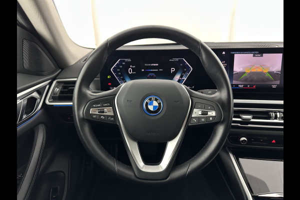 BMW i4 eDrive40 High Executive 84 kWh [ 3-Fase-11kW ] {SOH-95%} (INCL.BTW) Aut. *HEATPUMP | LEATHER | FULL-LED | DIGI-COCKPIT | HEATED-SPORTSEATS | CAMERA | KEYLESS | HIFI-SOUND | PRIVACYGLASS | ECC | AMBIENTLIGHT | PDC | HEAD-UP | CRUISE | 17''ALU*