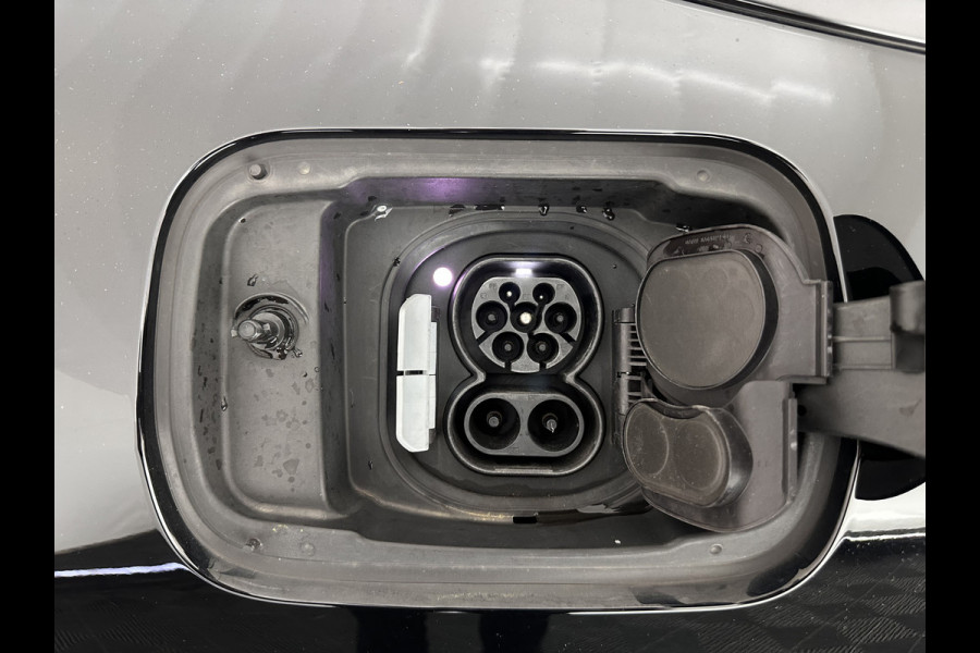 BMW i4 eDrive40 High Executive 84 kWh [ 3-Fase-11kW ] {SOH-95%} (INCL.BTW) Aut. *HEATPUMP | LEATHER | FULL-LED | DIGI-COCKPIT | HEATED-SPORTSEATS | CAMERA | KEYLESS | HIFI-SOUND | PRIVACYGLASS | ECC | AMBIENTLIGHT | PDC | HEAD-UP | CRUISE | 17''ALU*