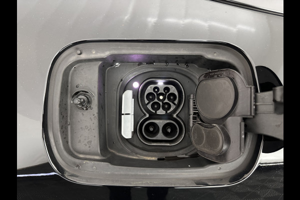 BMW i4 eDrive40 High Executive 84 kWh [ 3-Fase-11kW ] {SOH-95%} (INCL.BTW) Aut. *HEATPUMP | LEATHER | FULL-LED | DIGI-COCKPIT | HEATED-SPORTSEATS | CAMERA | KEYLESS | HIFI-SOUND | PRIVACYGLASS | ECC | AMBIENTLIGHT | PDC | HEAD-UP | CRUISE | 17''ALU*