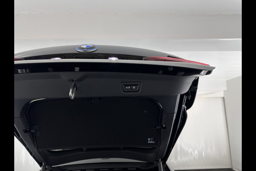 BMW i4 eDrive40 High Executive 84 kWh [ 3-Fase-11kW ] {SOH-95%} (INCL.BTW) Aut. *HEATPUMP | LEATHER | FULL-LED | DIGI-COCKPIT | HEATED-SPORTSEATS | CAMERA | KEYLESS | HIFI-SOUND | PRIVACYGLASS | ECC | AMBIENTLIGHT | PDC | HEAD-UP | CRUISE | 17''ALU*