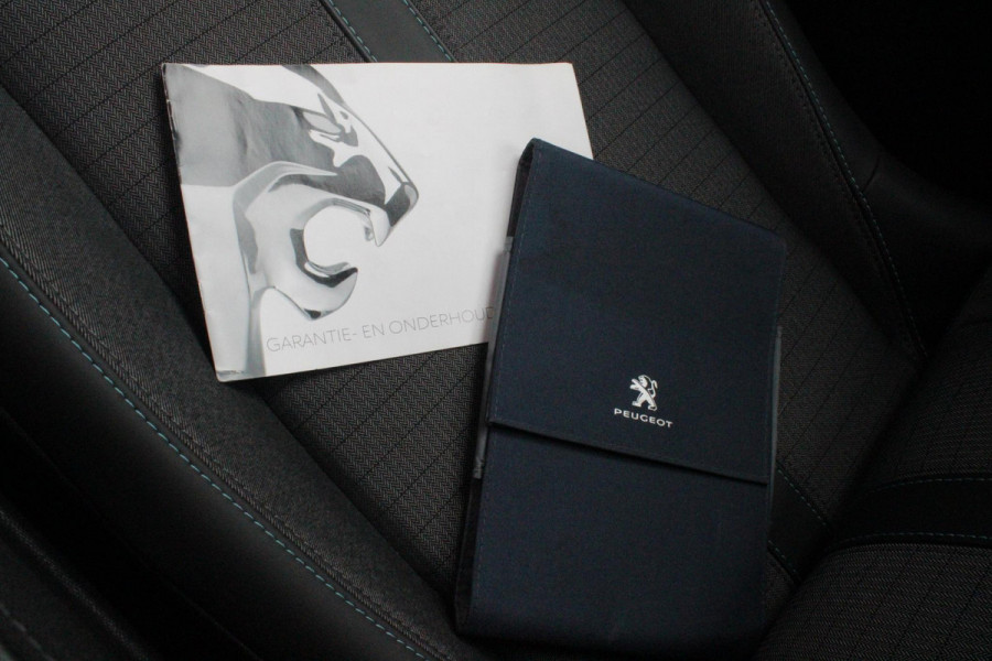 Peugeot 208 1.2 100PK ALLURE PACK | NAVIGATIE 10" TOUCHSCREEN | 3-D INSTRUMENTENPANEEL | ALL SEASON BANDEN | PARKEERSENSOREN ACHTER | CLIMATE CONTROL | CRUISE CONTROL | APPLE CARPLAY/ANDROID AUTO | LICHTMETALEN VELGEN | DAB+ RADIO |