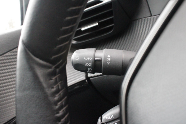 Peugeot 208 1.2 100PK ALLURE PACK | NAVIGATIE 10" TOUCHSCREEN | 3-D INSTRUMENTENPANEEL | ALL SEASON BANDEN | PARKEERSENSOREN ACHTER | CLIMATE CONTROL | CRUISE CONTROL | APPLE CARPLAY/ANDROID AUTO | LICHTMETALEN VELGEN | DAB+ RADIO |