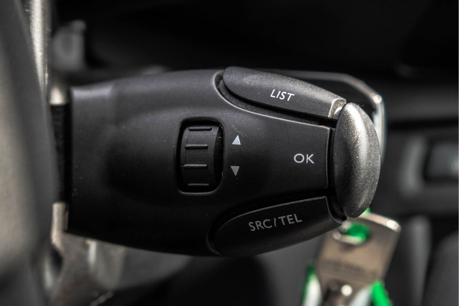 Opel Vivaro L2H1 | 1ste eigenaar | Airco | Cruise | PDC | 3-Zits | Trekhaak