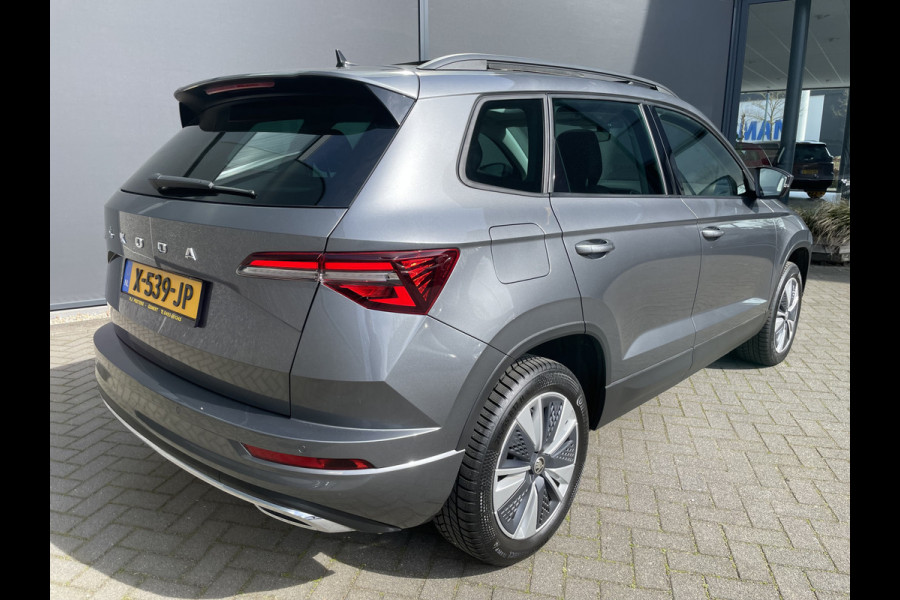 Škoda Karoq 1.5 TSI ACT Business Edition Plus Schuif/kanteldak - Achteruitrijcamera - Elektrische trekhaak stuurverwarming- Stoelverwarming - Parkeersensoren - Airco - Apple carplay - Navigatiesysteem - Achterspoiler - Stuur multifunctio Licht metalen velgen 17 inch - Bluetooth - Cruise control - Dakrails - Extra getint glas - Keyless entry/start - Led verlichting - Start/stop systeem - Elektrische ramen - Led verlichting