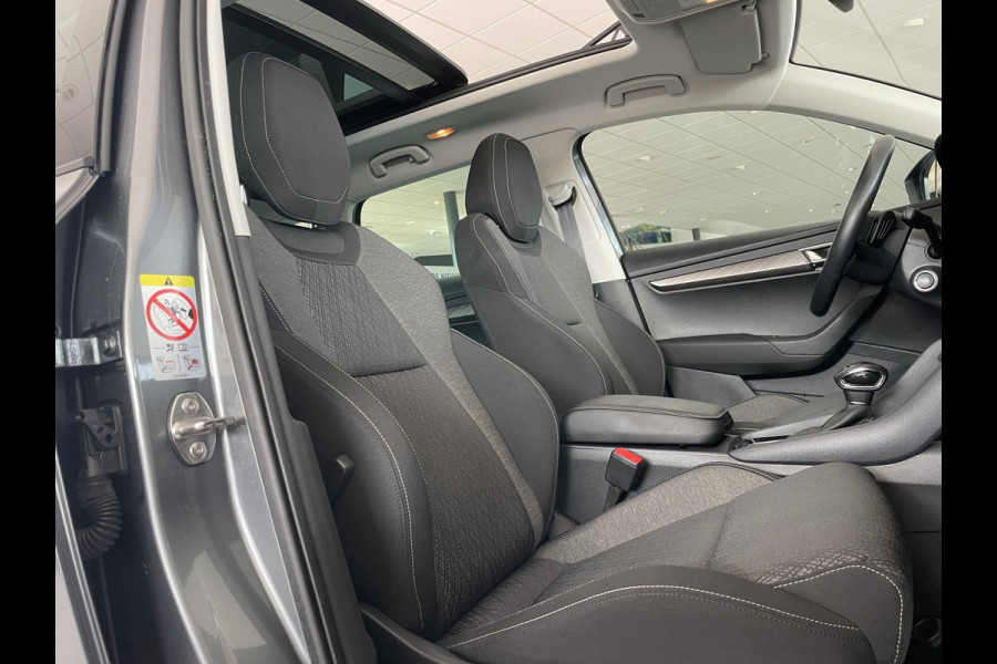 Škoda Karoq 1.5 TSI ACT Business Edition Plus Schuif/kanteldak - Achteruitrijcamera - Elektrische trekhaak stuurverwarming- Stoelverwarming - Parkeersensoren - Airco - Apple carplay - Navigatiesysteem - Achterspoiler - Stuur multifunctio Licht metalen velgen 17 inch - Bluetooth - Cruise control - Dakrails - Extra getint glas - Keyless entry/start - Led verlichting - Start/stop systeem - Elektrische ramen - Led verlichting