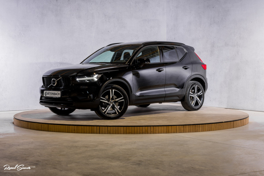 Volvo XC40 2.0 T4 R-Design | Panorama dak | Adaptieve cruise | Memory | Harman Kardon |