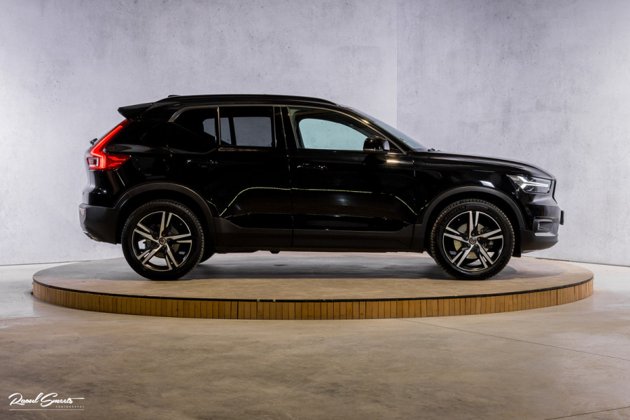 Volvo XC40 2.0 T4 R-Design | Panorama dak | Adaptieve cruise | Memory | Harman Kardon |