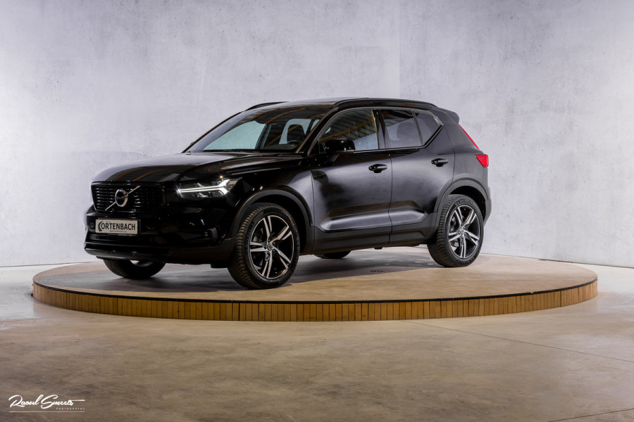Volvo XC40 2.0 T4 R-Design | Panorama dak | Adaptieve cruise | Memory | Harman Kardon |