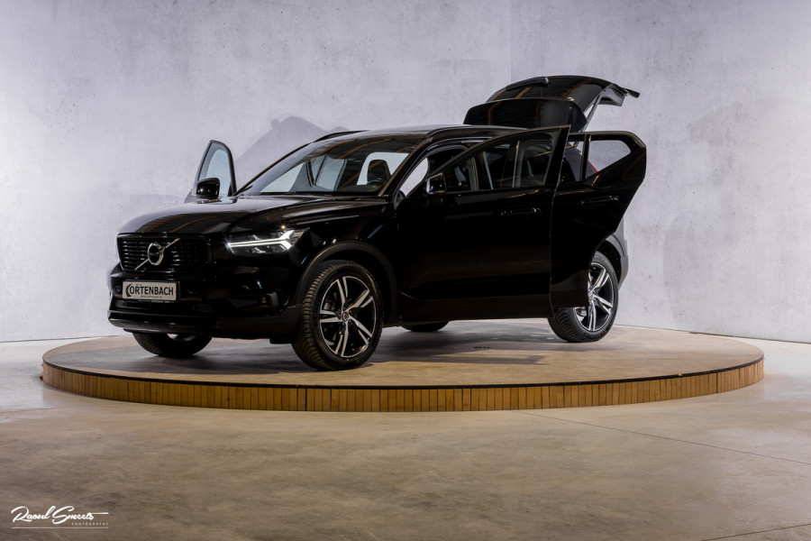 Volvo XC40 2.0 T4 R-Design | Panorama dak | Adaptieve cruise | Memory | Harman Kardon |