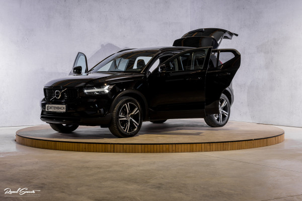Volvo XC40 2.0 T4 R-Design | Panorama dak | Adaptieve cruise | Memory | Harman Kardon |