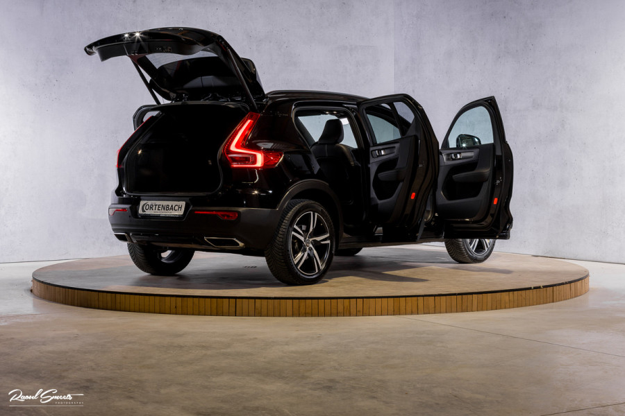 Volvo XC40 2.0 T4 R-Design | Panorama dak | Adaptieve cruise | Memory | Harman Kardon |
