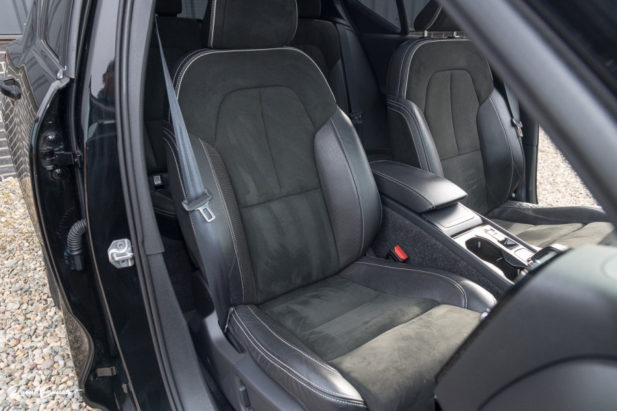 Volvo XC40 2.0 T4 R-Design | Panorama dak | Adaptieve cruise | Memory | Harman Kardon |