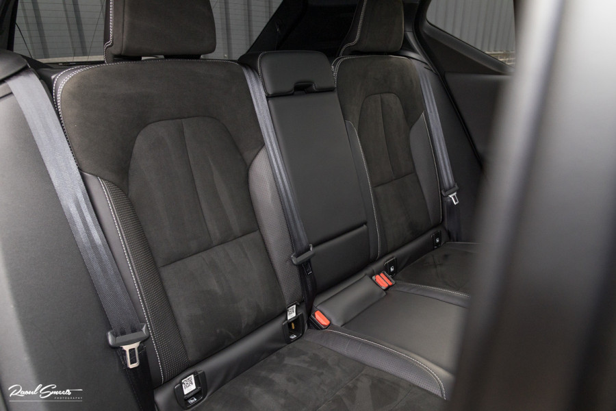 Volvo XC40 2.0 T4 R-Design | Panorama dak | Adaptieve cruise | Memory | Harman Kardon |