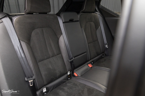 Volvo XC40 2.0 T4 R-Design | Panorama dak | Adaptieve cruise | Memory | Harman Kardon |