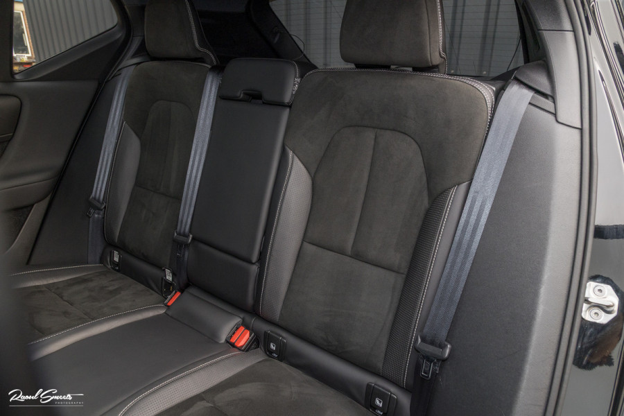 Volvo XC40 2.0 T4 R-Design | Panorama dak | Adaptieve cruise | Memory | Harman Kardon |