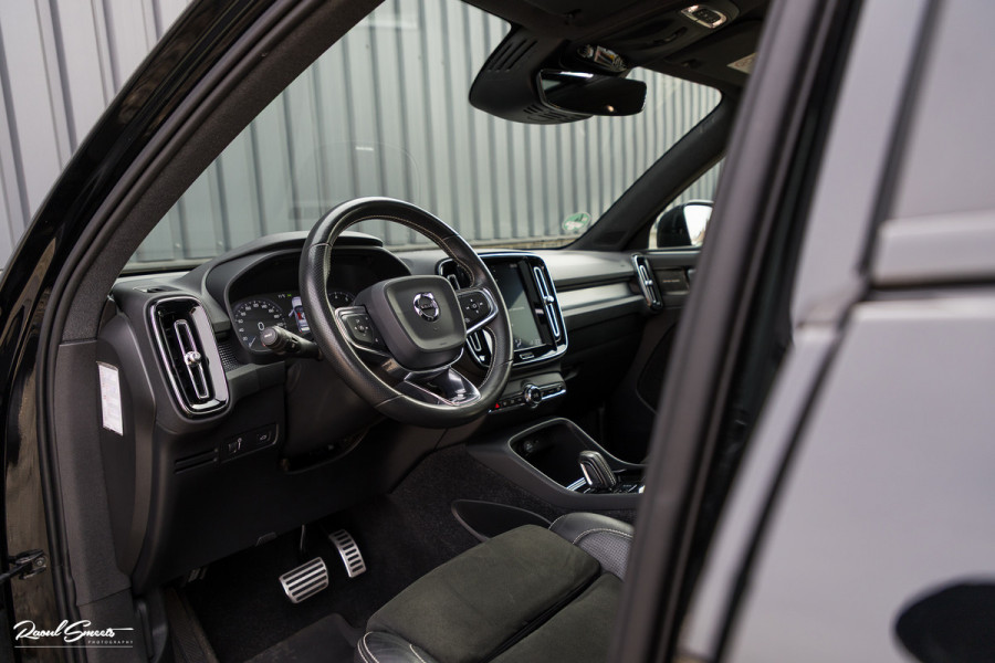 Volvo XC40 2.0 T4 R-Design | Panorama dak | Adaptieve cruise | Memory | Harman Kardon |