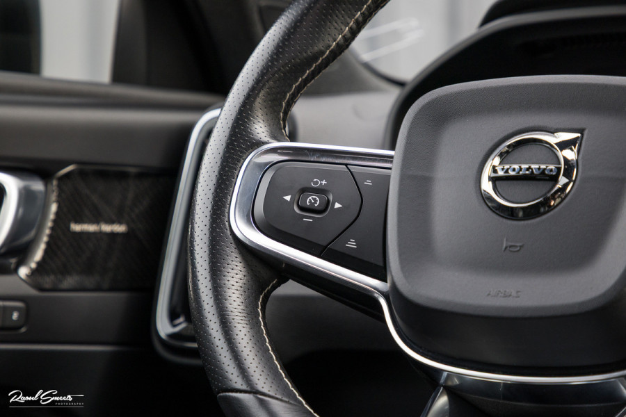 Volvo XC40 2.0 T4 R-Design | Panorama dak | Adaptieve cruise | Memory | Harman Kardon |