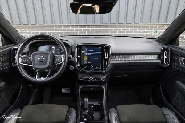 Volvo XC40 2.0 T4 R-Design | Panorama dak | Adaptieve cruise | Memory | Harman Kardon |