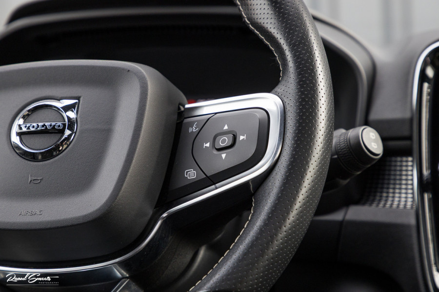 Volvo XC40 2.0 T4 R-Design | Panorama dak | Adaptieve cruise | Memory | Harman Kardon |