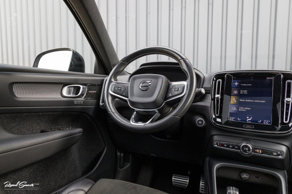 Volvo XC40 2.0 T4 R-Design | Panorama dak | Adaptieve cruise | Memory | Harman Kardon |