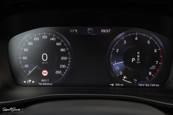 Volvo XC40 2.0 T4 R-Design | Panorama dak | Adaptieve cruise | Memory | Harman Kardon |