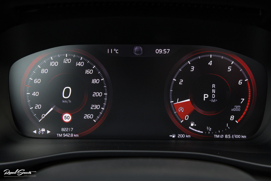 Volvo XC40 2.0 T4 R-Design | Panorama dak | Adaptieve cruise | Memory | Harman Kardon |