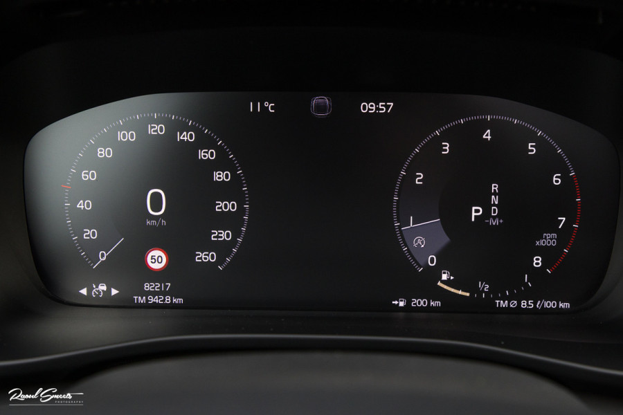 Volvo XC40 2.0 T4 R-Design | Panorama dak | Adaptieve cruise | Memory | Harman Kardon |