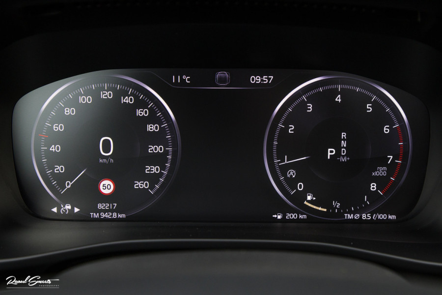 Volvo XC40 2.0 T4 R-Design | Panorama dak | Adaptieve cruise | Memory | Harman Kardon |