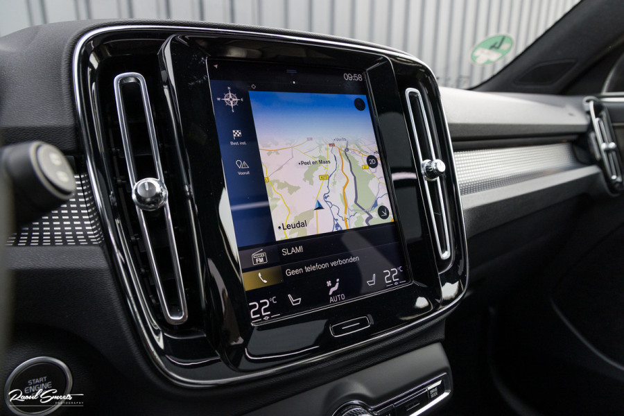 Volvo XC40 2.0 T4 R-Design | Panorama dak | Adaptieve cruise | Memory | Harman Kardon |