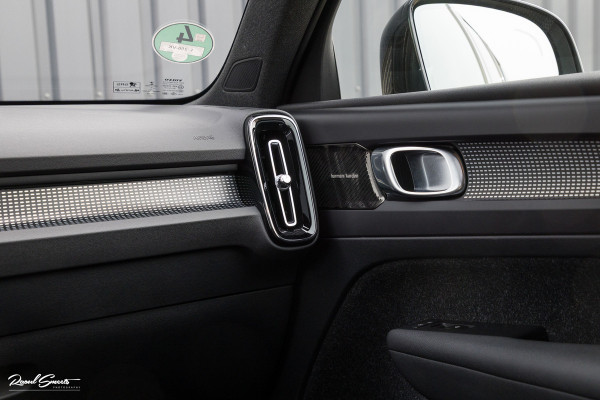 Volvo XC40 2.0 T4 R-Design | Panorama dak | Adaptieve cruise | Memory | Harman Kardon |