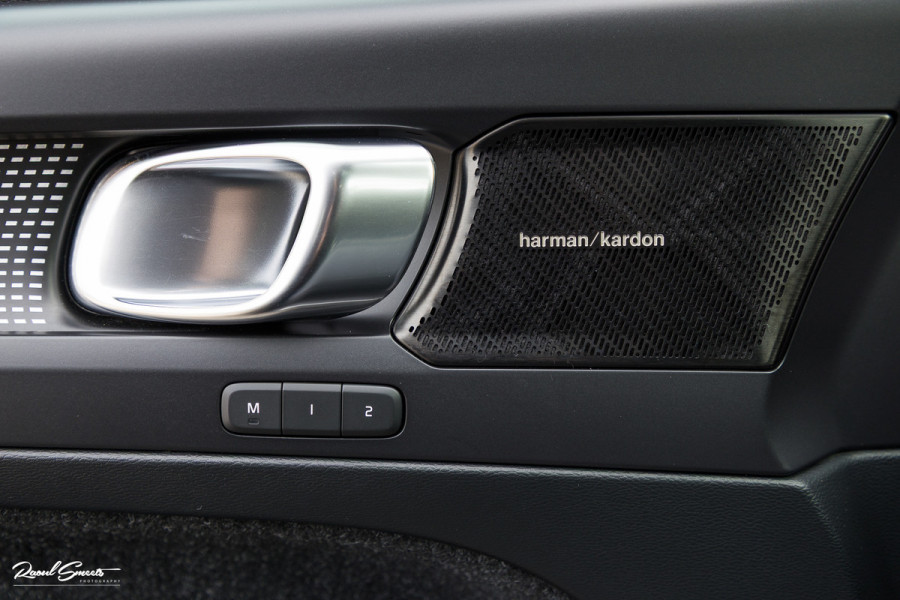 Volvo XC40 2.0 T4 R-Design | Panorama dak | Adaptieve cruise | Memory | Harman Kardon |