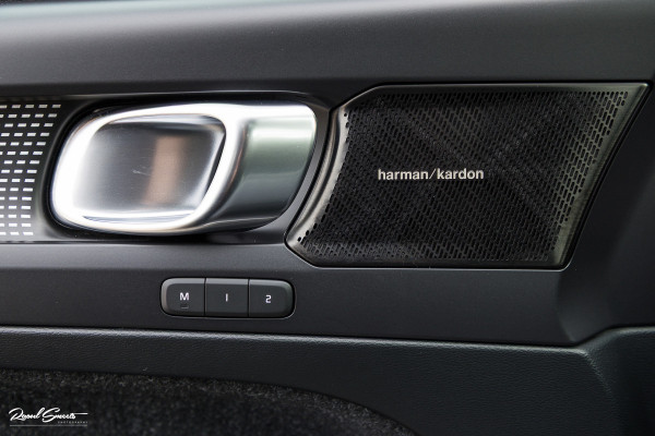 Volvo XC40 2.0 T4 R-Design | Panorama dak | Adaptieve cruise | Memory | Harman Kardon |