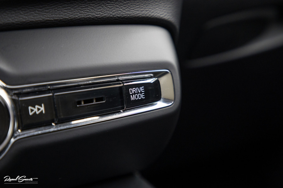 Volvo XC40 2.0 T4 R-Design | Panorama dak | Adaptieve cruise | Memory | Harman Kardon |