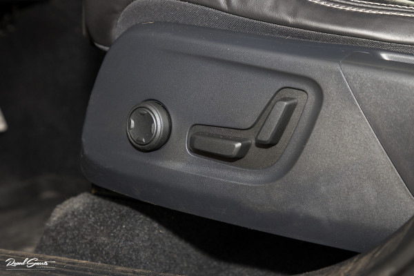 Volvo XC40 2.0 T4 R-Design | Panorama dak | Adaptieve cruise | Memory | Harman Kardon |