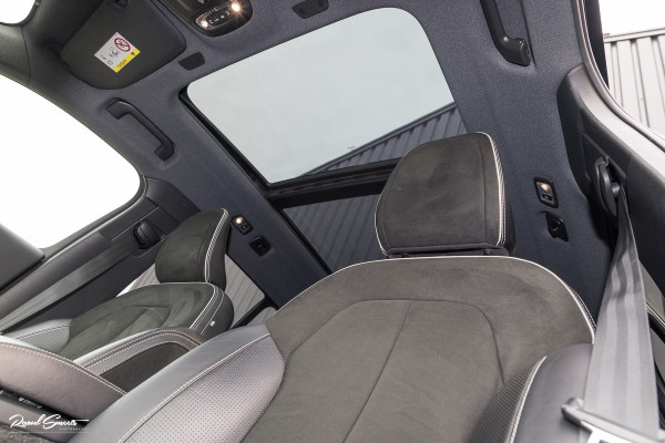 Volvo XC40 2.0 T4 R-Design | Panorama dak | Adaptieve cruise | Memory | Harman Kardon |