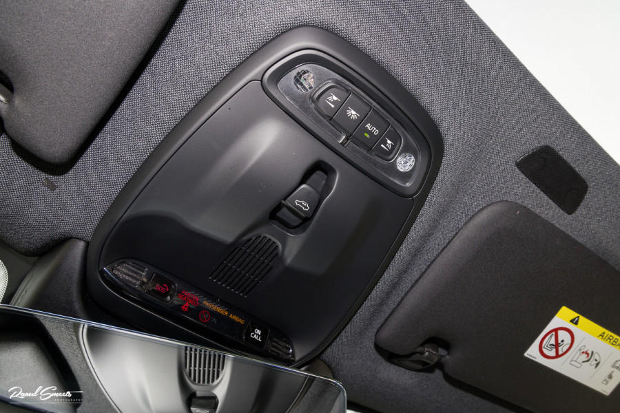 Volvo XC40 2.0 T4 R-Design | Panorama dak | Adaptieve cruise | Memory | Harman Kardon |