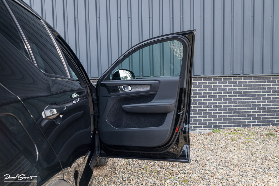 Volvo XC40 2.0 T4 R-Design | Panorama dak | Adaptieve cruise | Memory | Harman Kardon |