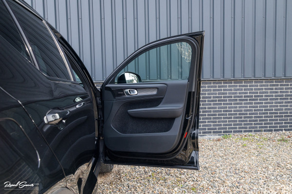 Volvo XC40 2.0 T4 R-Design | Panorama dak | Adaptieve cruise | Memory | Harman Kardon |