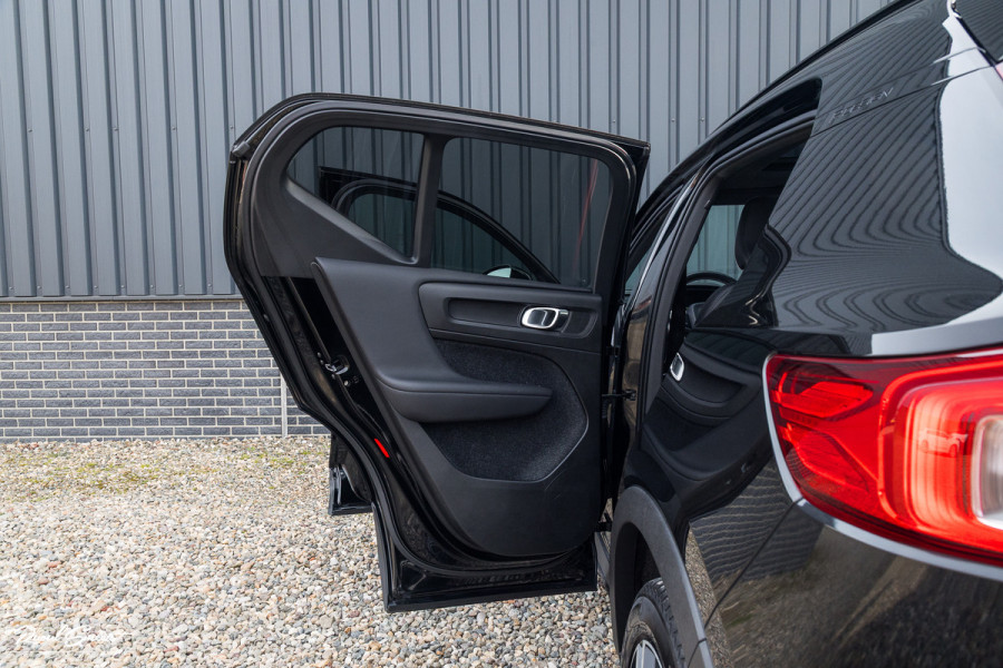 Volvo XC40 2.0 T4 R-Design | Panorama dak | Adaptieve cruise | Memory | Harman Kardon |