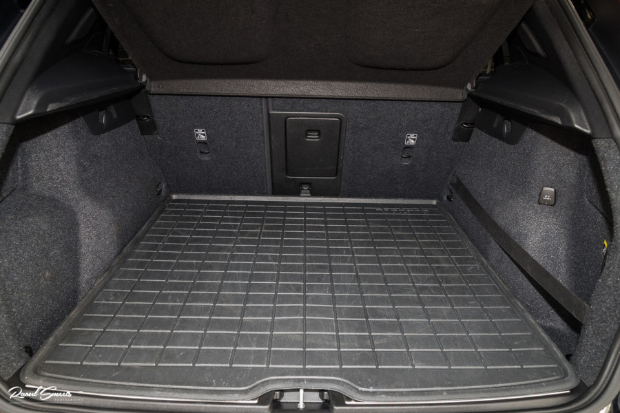 Volvo XC40 2.0 T4 R-Design | Panorama dak | Adaptieve cruise | Memory | Harman Kardon |